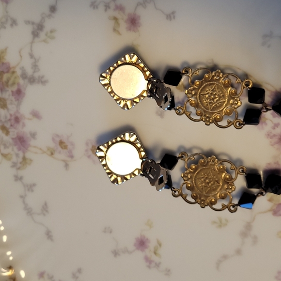 Vintage earrings clip glass beads dangle chandelier unmarked. - Picture 3 of 10